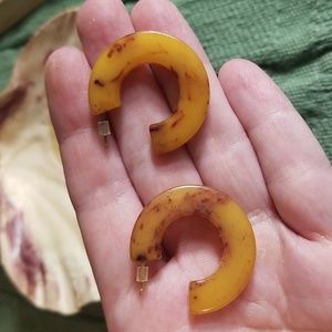 Vintage Marbled Mustard Yellow Colored Lucite Earrings TCJB1